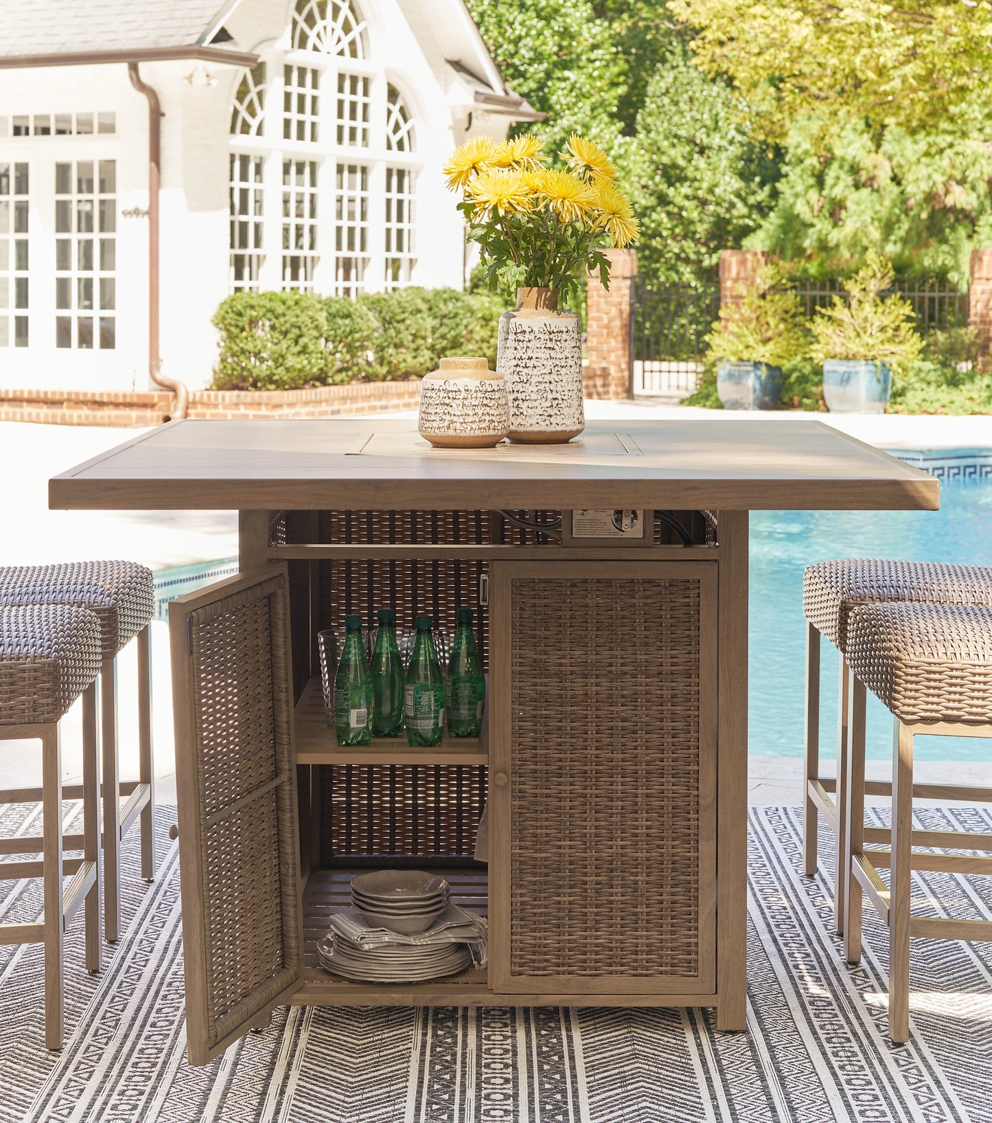 Walton Bridge Outdoor Bar Table and 4 Barstools